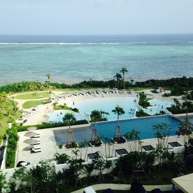 ホテルモントレ沖縄の部屋からの景色