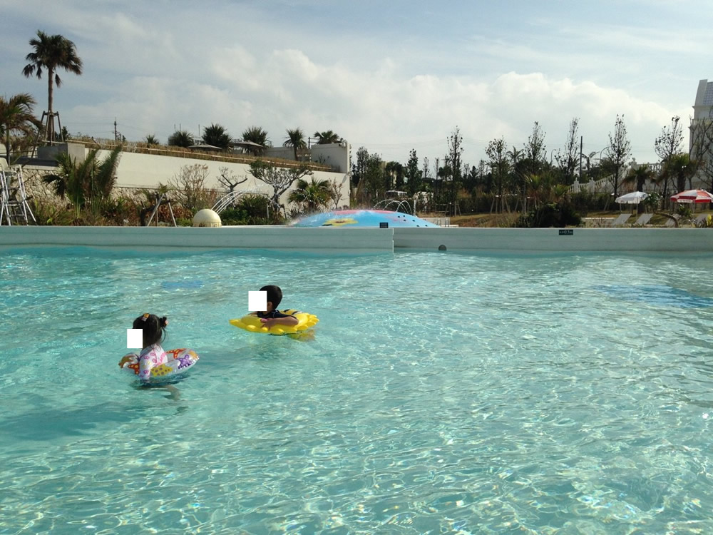 ホテルモントレ沖縄のプール