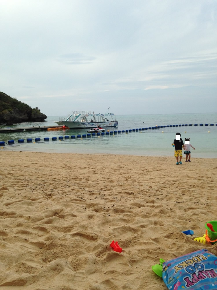ホテルモントレ沖縄近くのビーチ