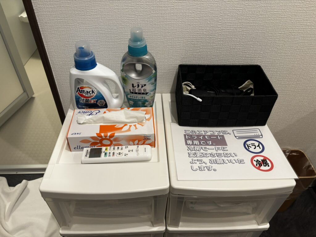 宮古島エストレージャスの洗濯機横にある洗剤など