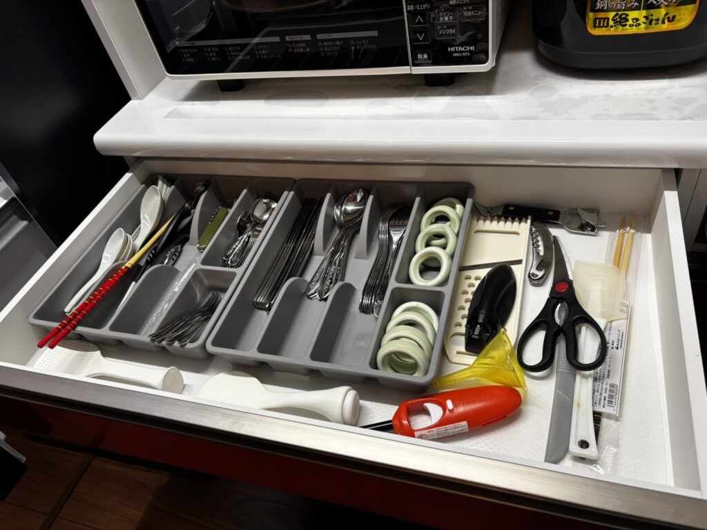 宮古島エストレージャスのキッチン道具（キッチンバサミ、栓抜き、缶切り）