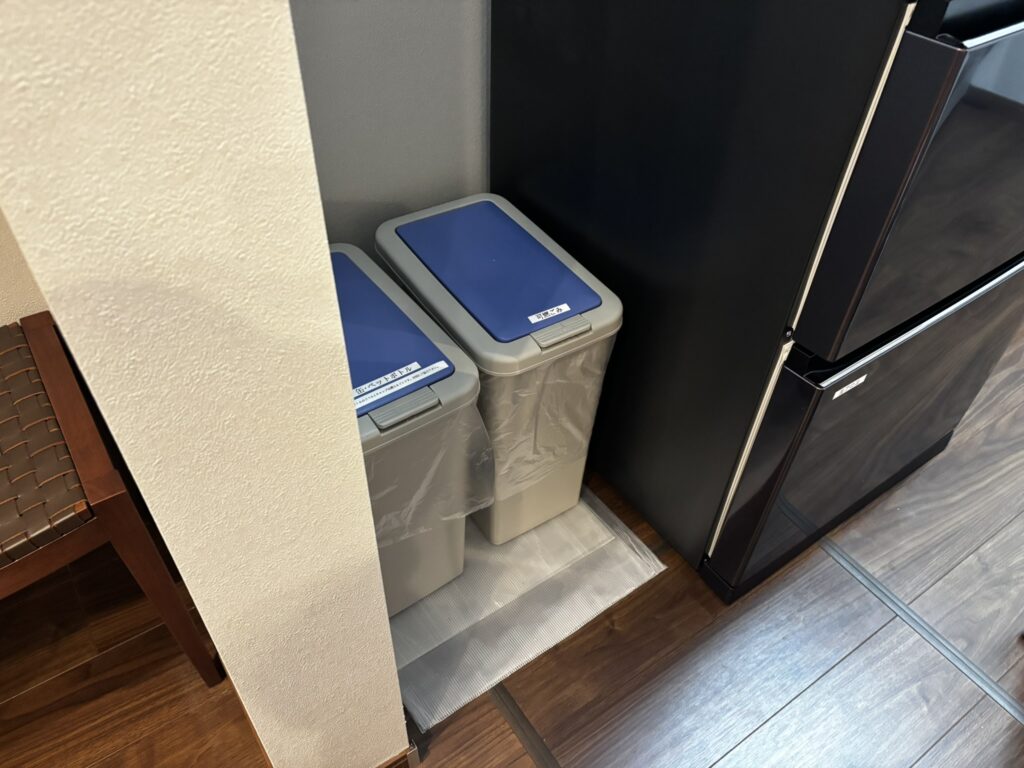 宮古島エストレージャスのキッチン横にあるゴミ箱